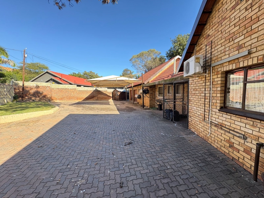 3 Bedroom Property for Sale in Safari Gardens North West